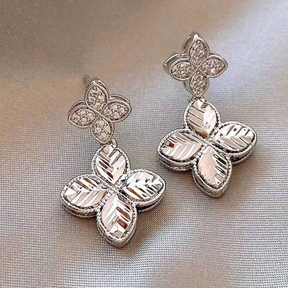 Luxe Rhinestone Clover Drop Earrings - Picture 1 of 6